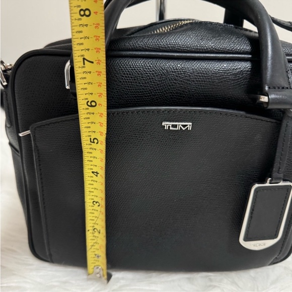 SOLD‼️Tumi sling bag - Picture 14 of 14